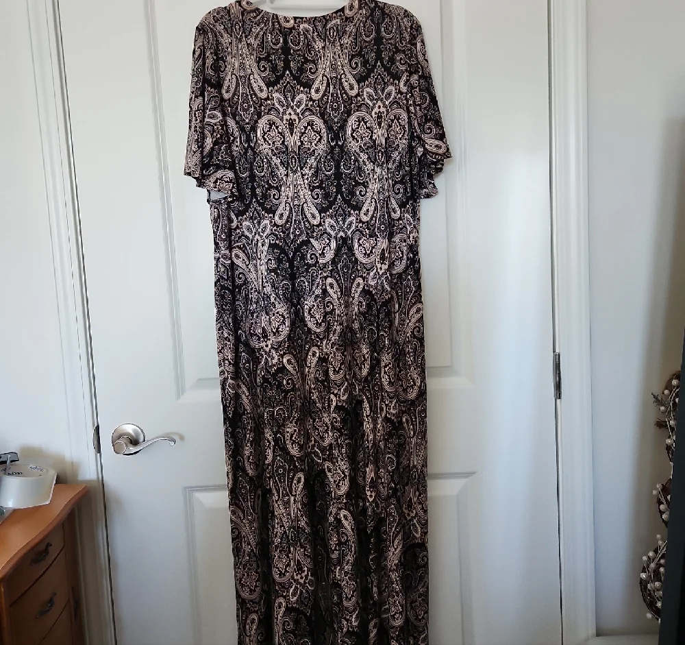 Gilli Black and Cream Paisley Maxi Dress - Picture 5 of 5